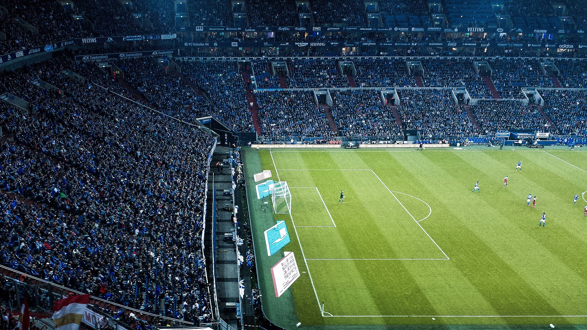 九游游戏中心官网-高速危险：赛道安全革命的必要性，高速道路安全